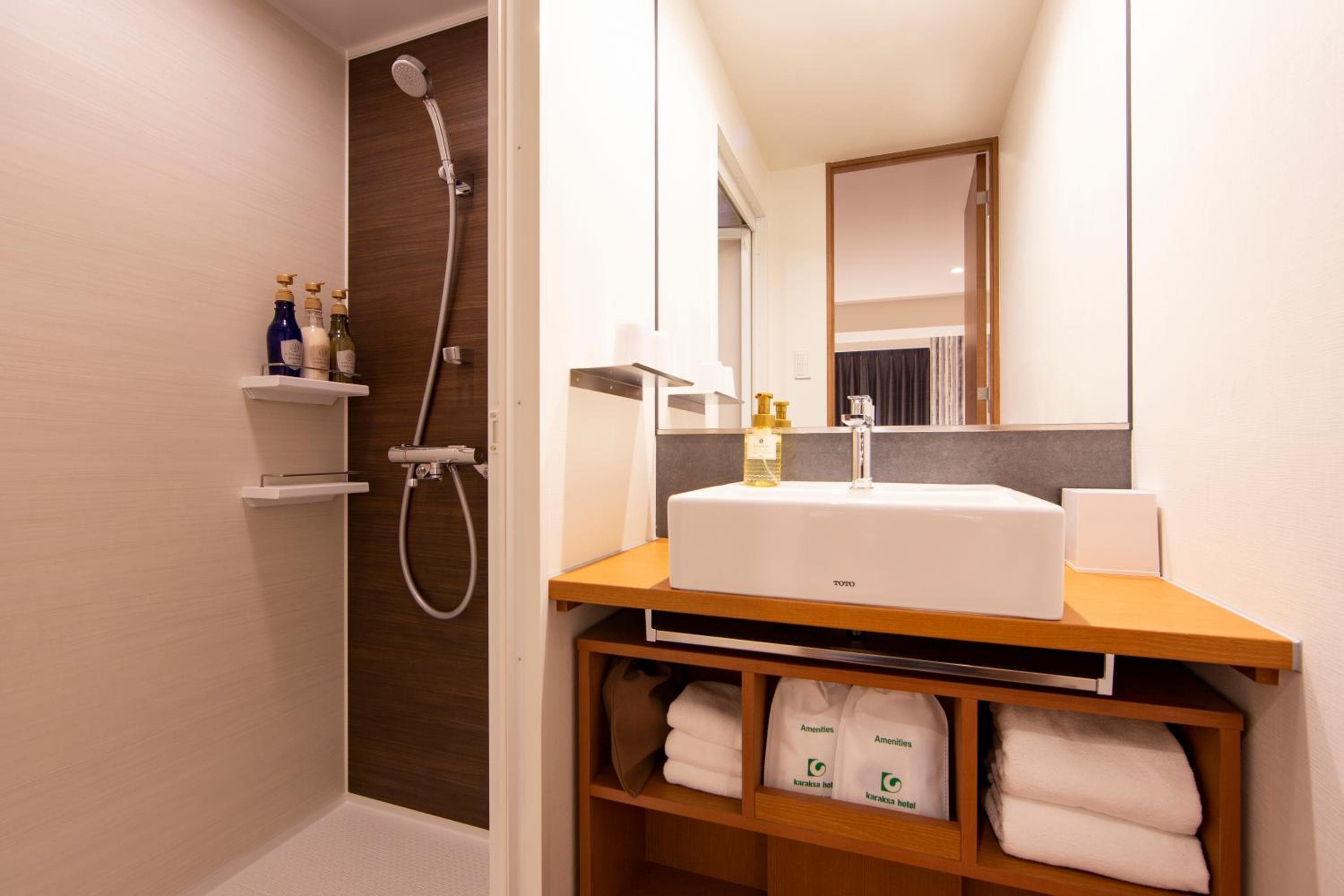 karaksa hotel grande Shin-Osaka Tower 4